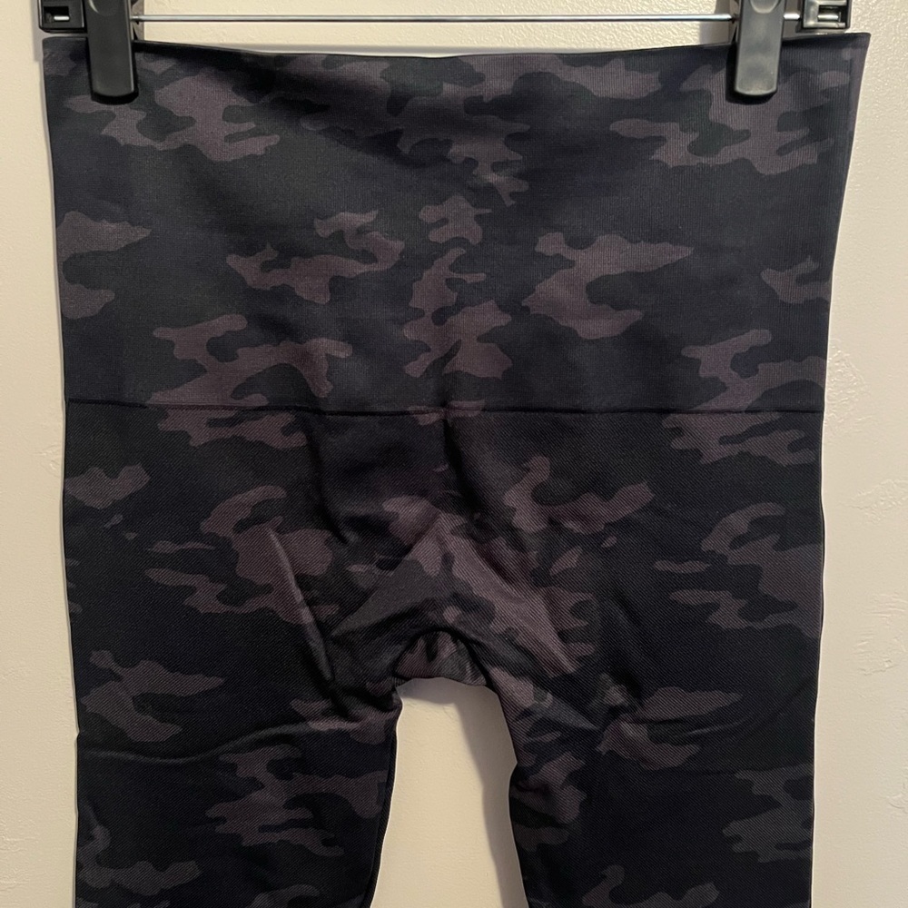 SPANX Look at Me Now Seamless Leggings - Camo - Picture 12 of 12